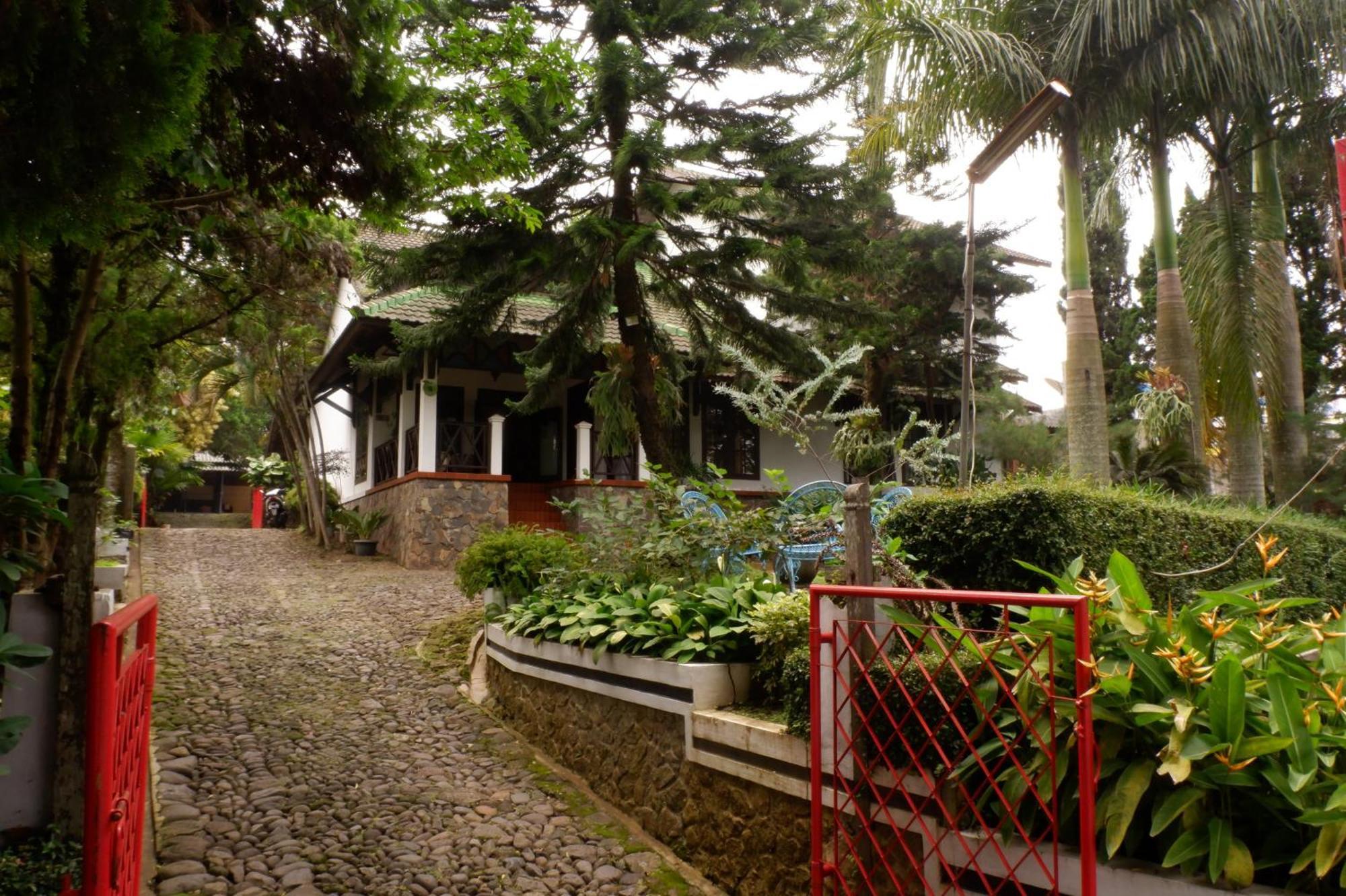 באטו Cemara'S Homestay מראה חיצוני תמונה